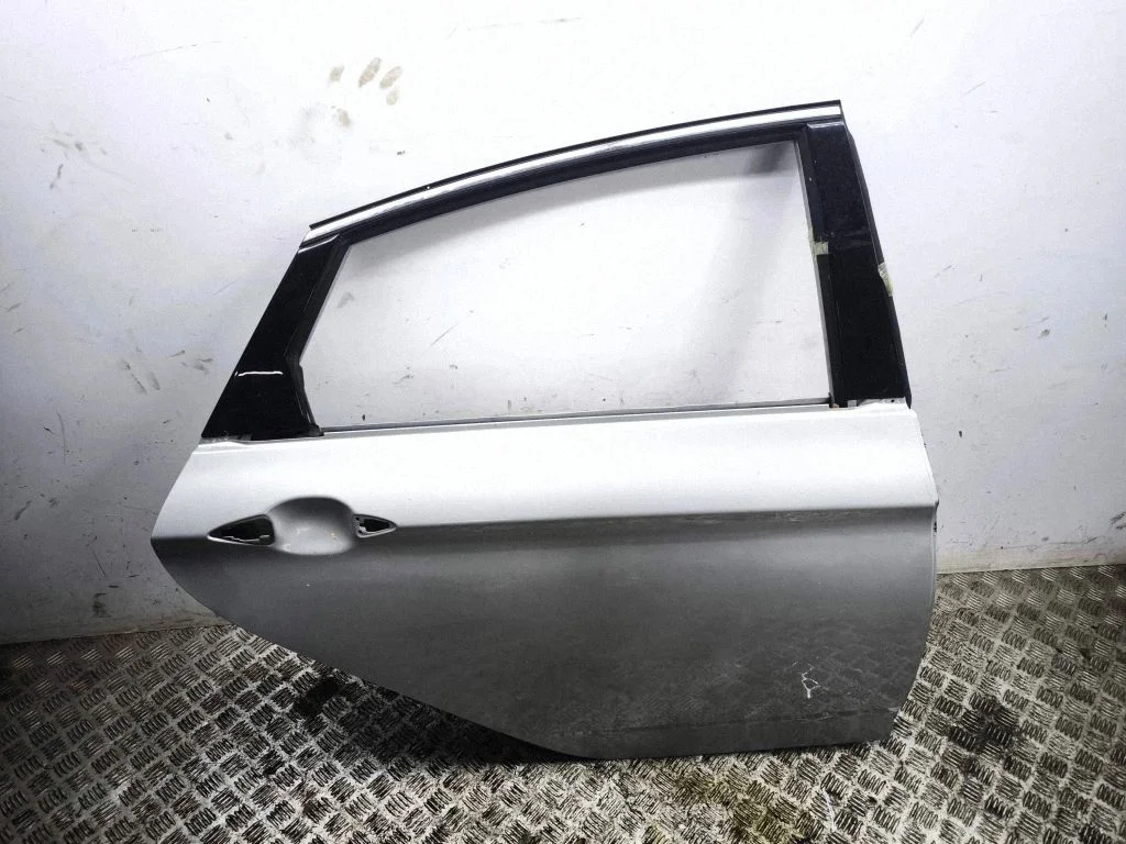 Rear door – right