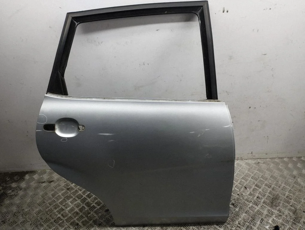Rear door – right