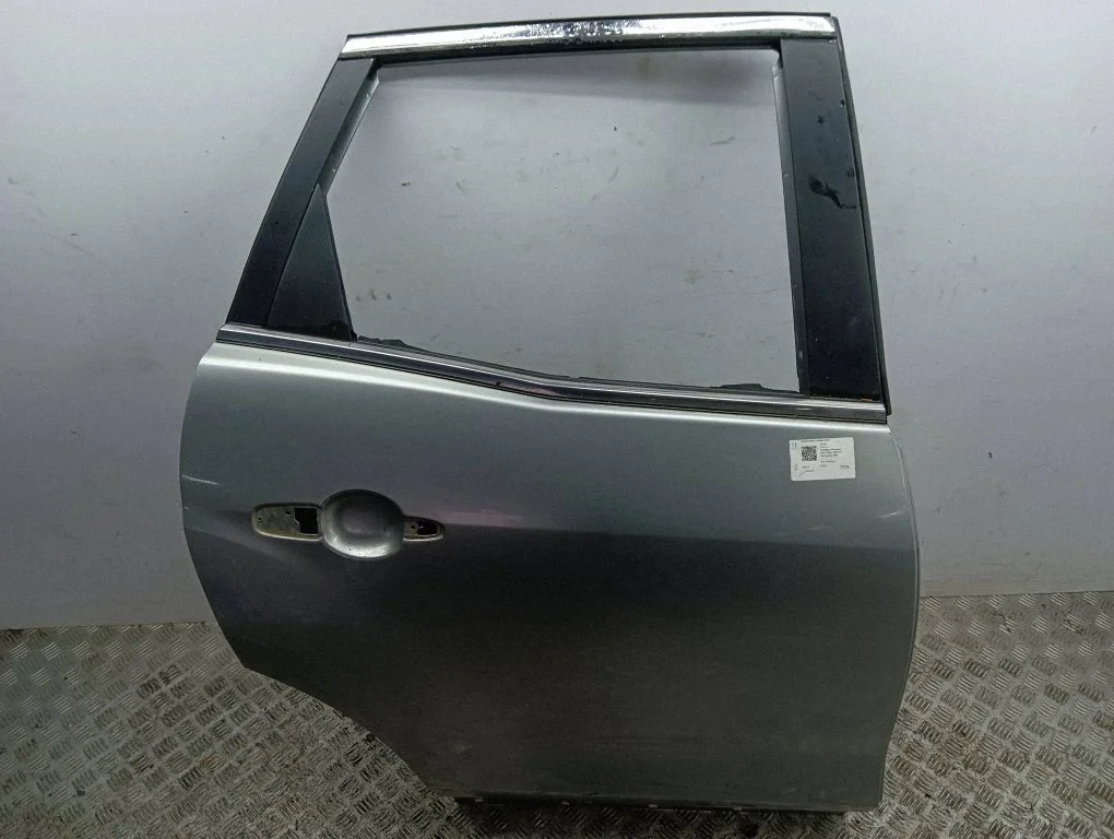 Rear door – right