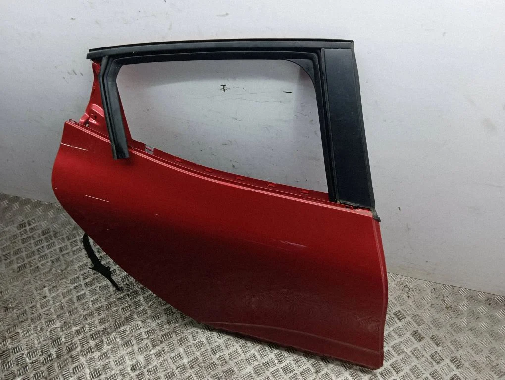 Aizmugurējās durvis – labā