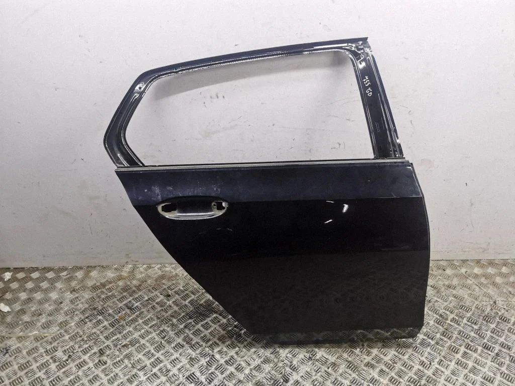 Rear door 5H4833312A