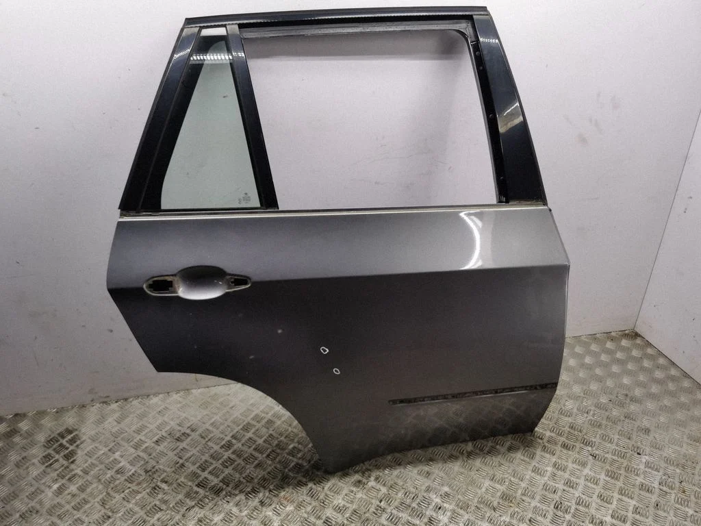 Rear door – right