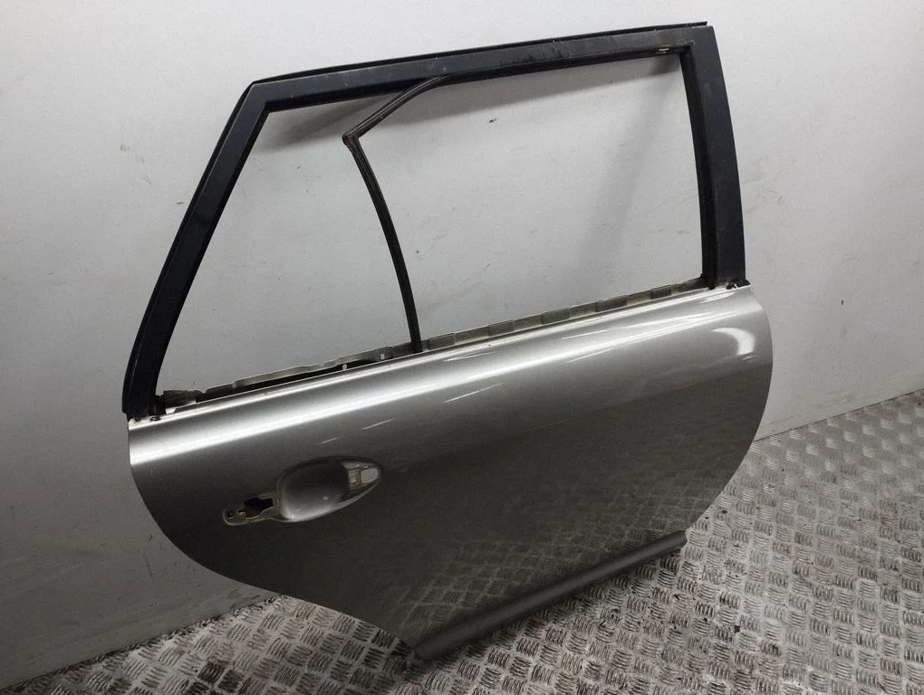 Rear door – right