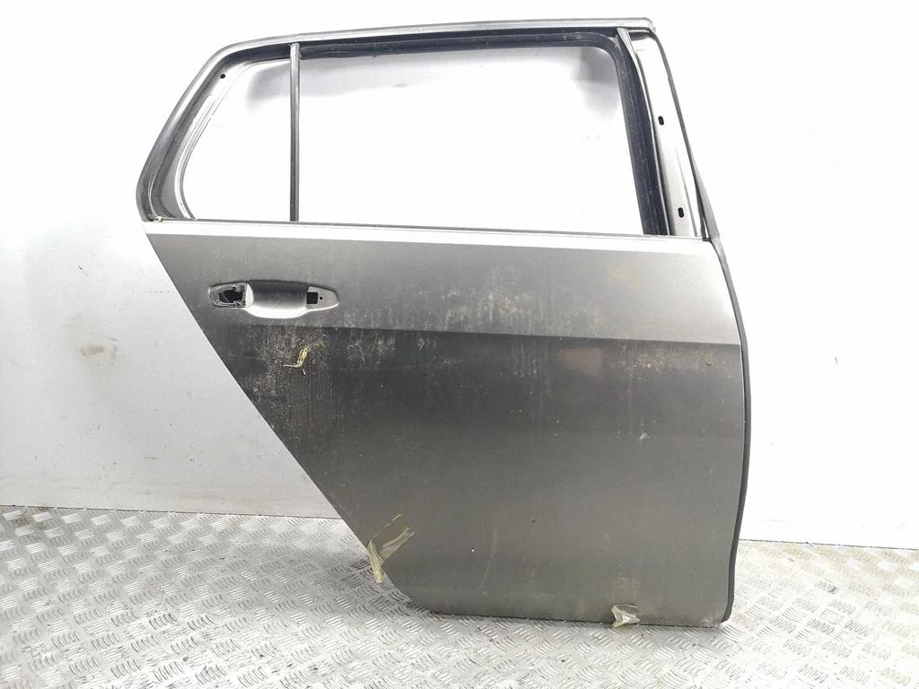 Rear door – right