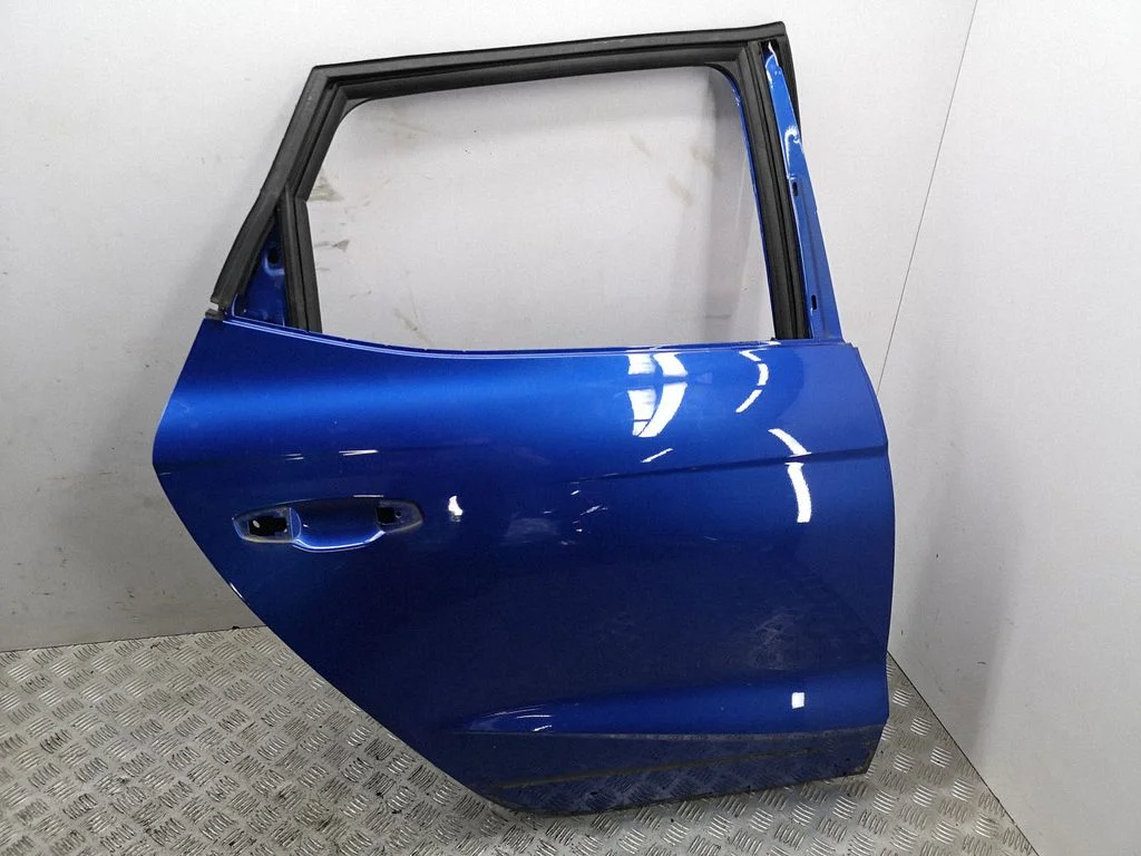 Rear door – right