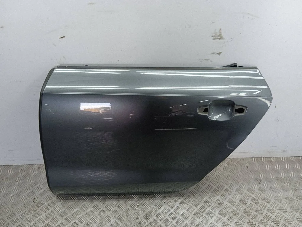 Rear door – left