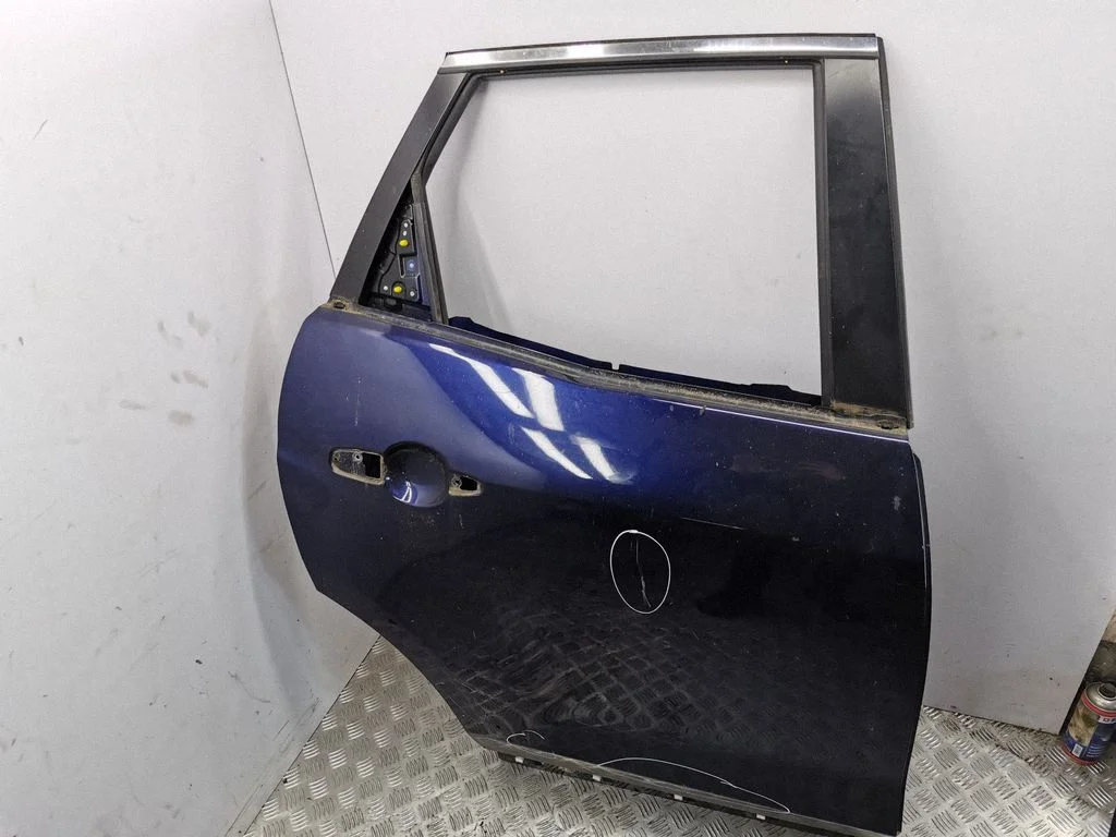 Rear door – right