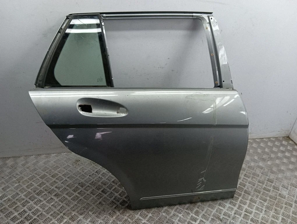 Rear door – right