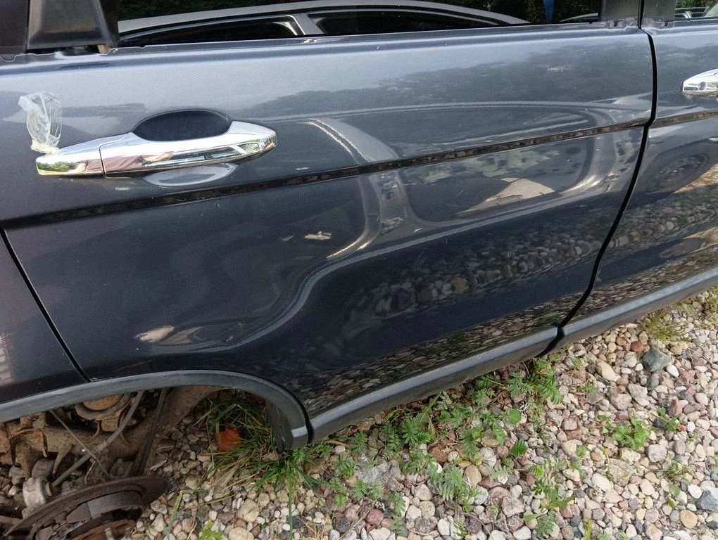Rear door – right