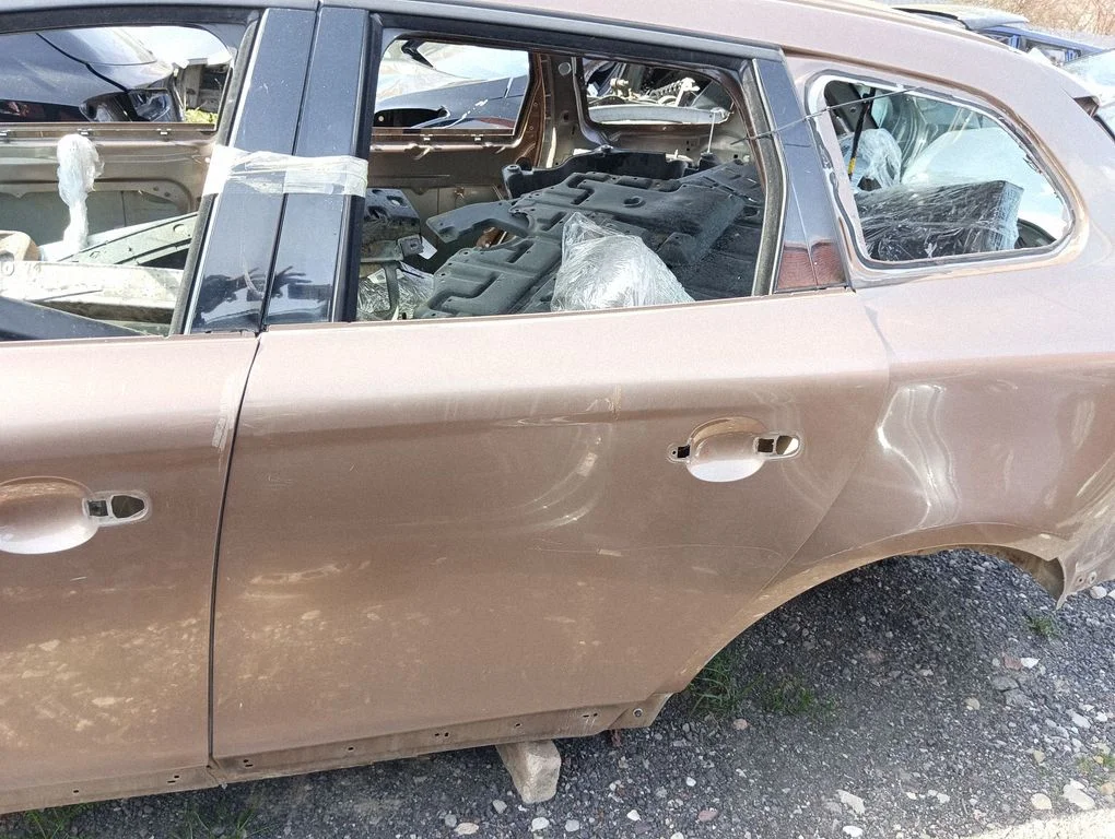 Rear door – left