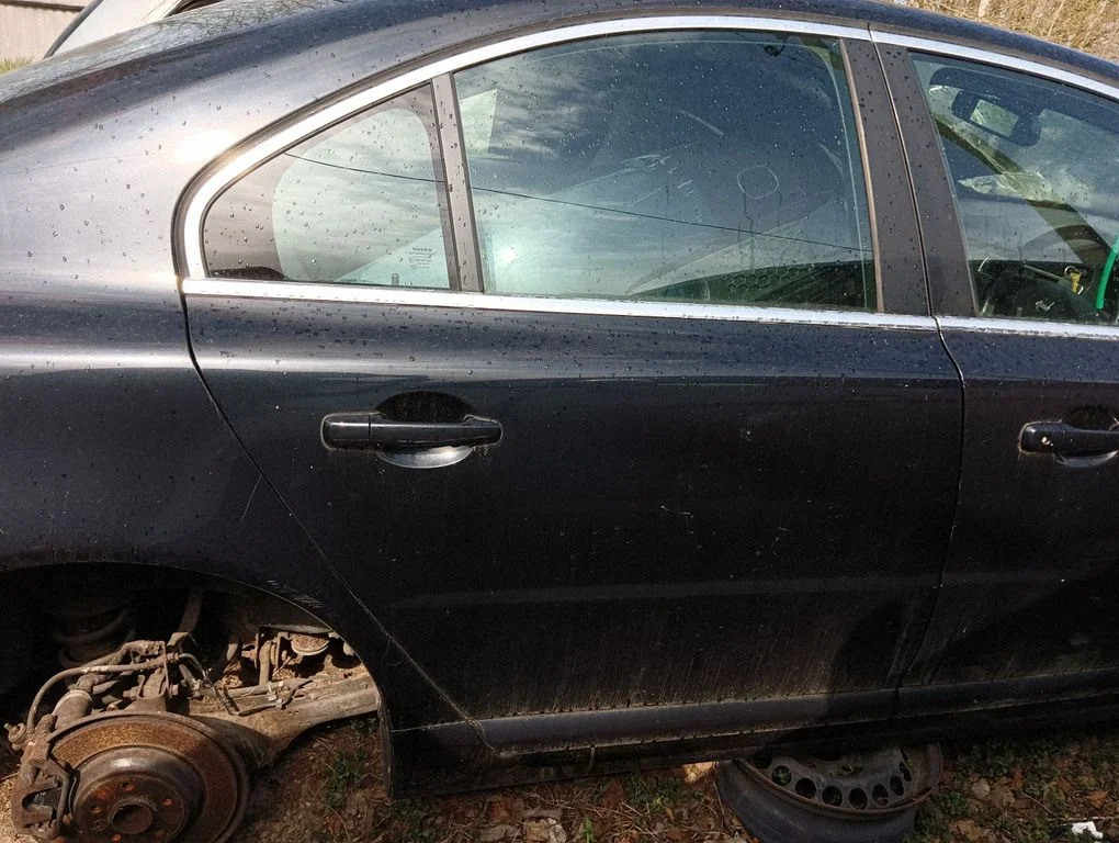 Rear door – right