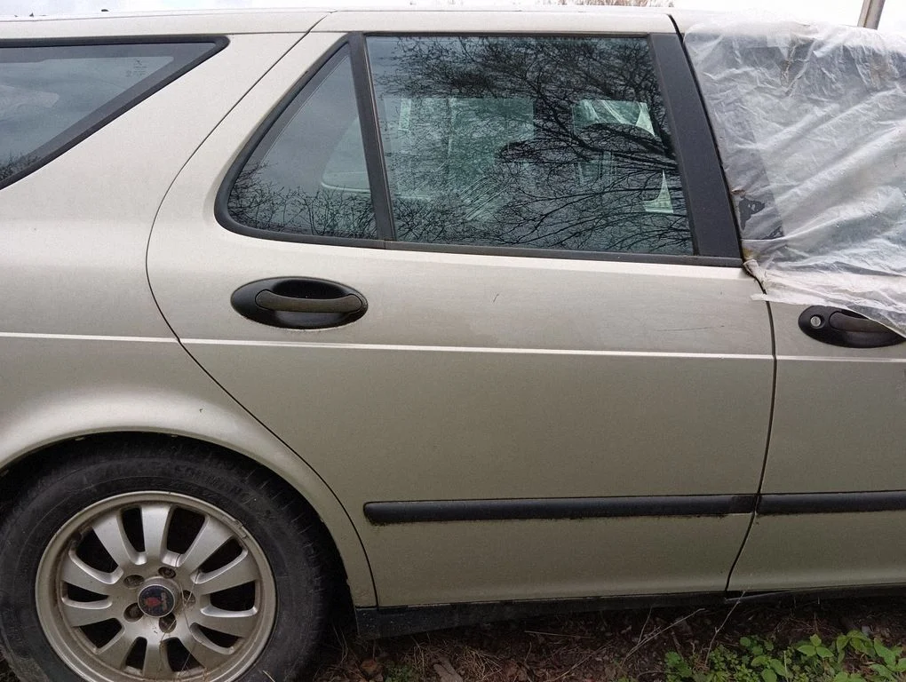 Rear door – right