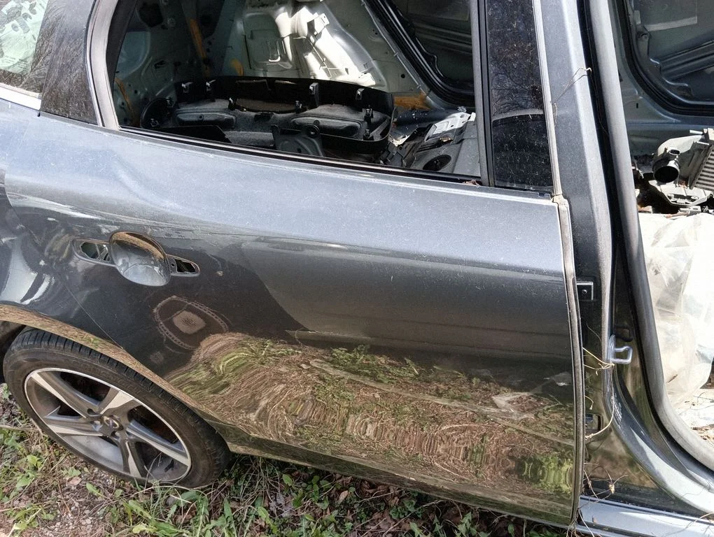 Rear door – right