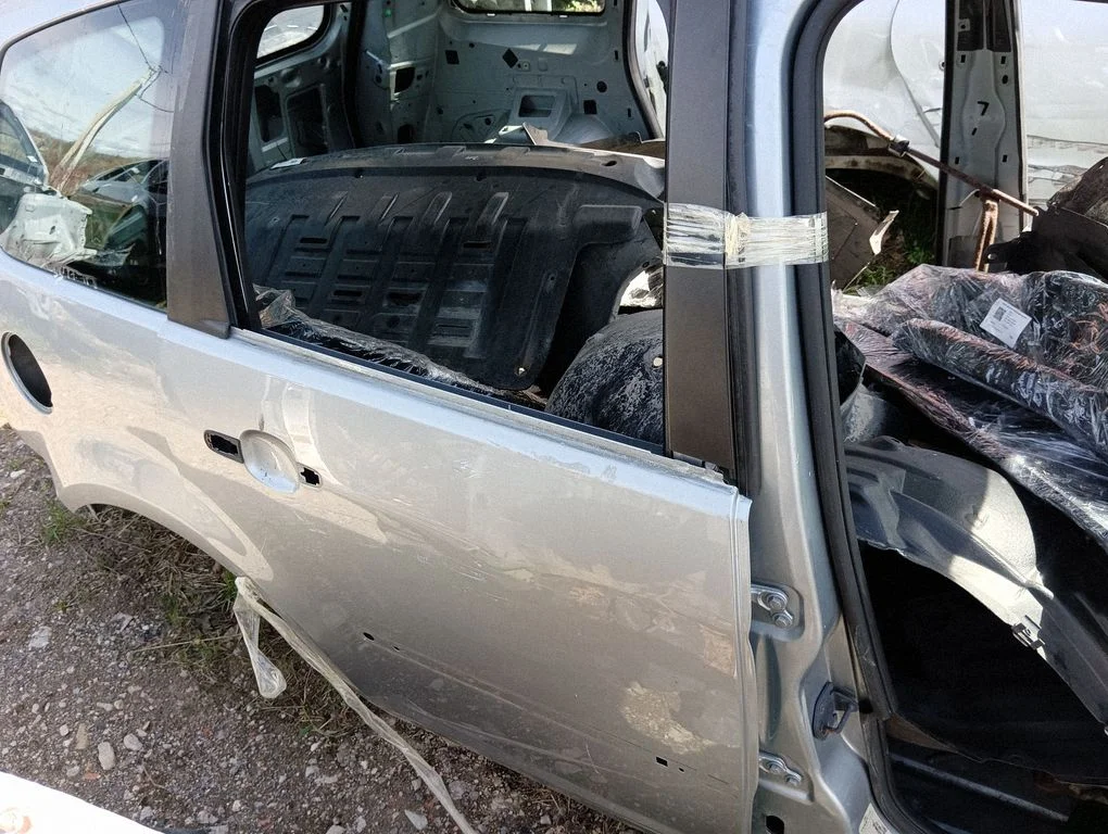 Rear door – right