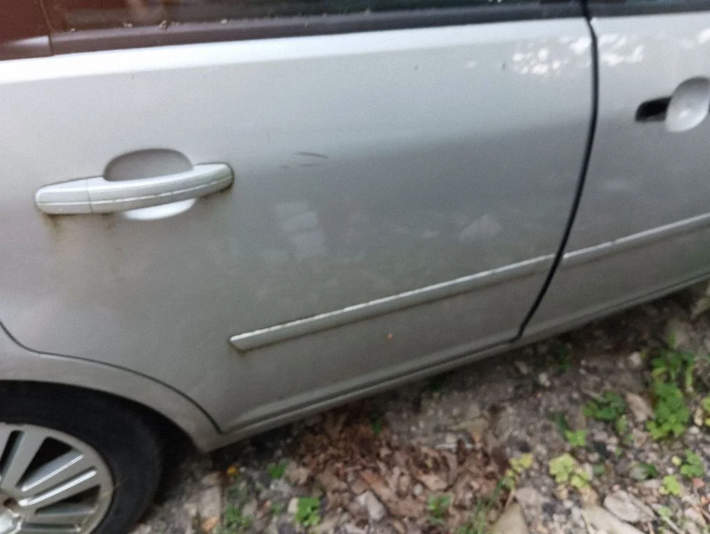 Rear door – right