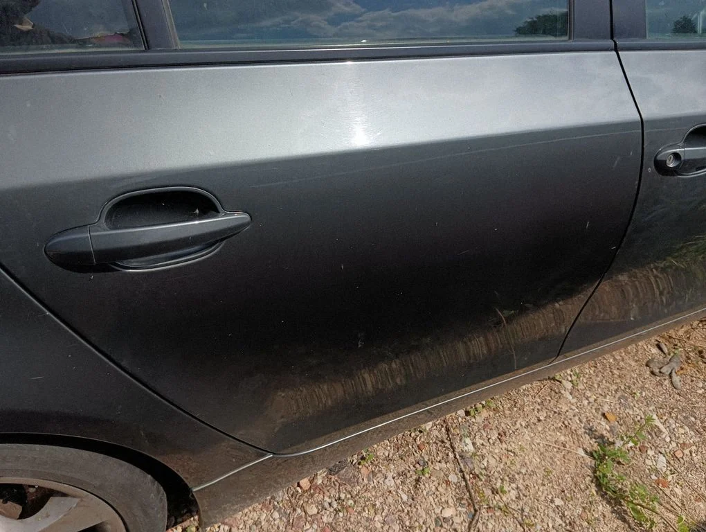 Rear door – right