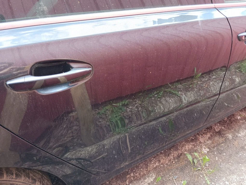 Rear door – right