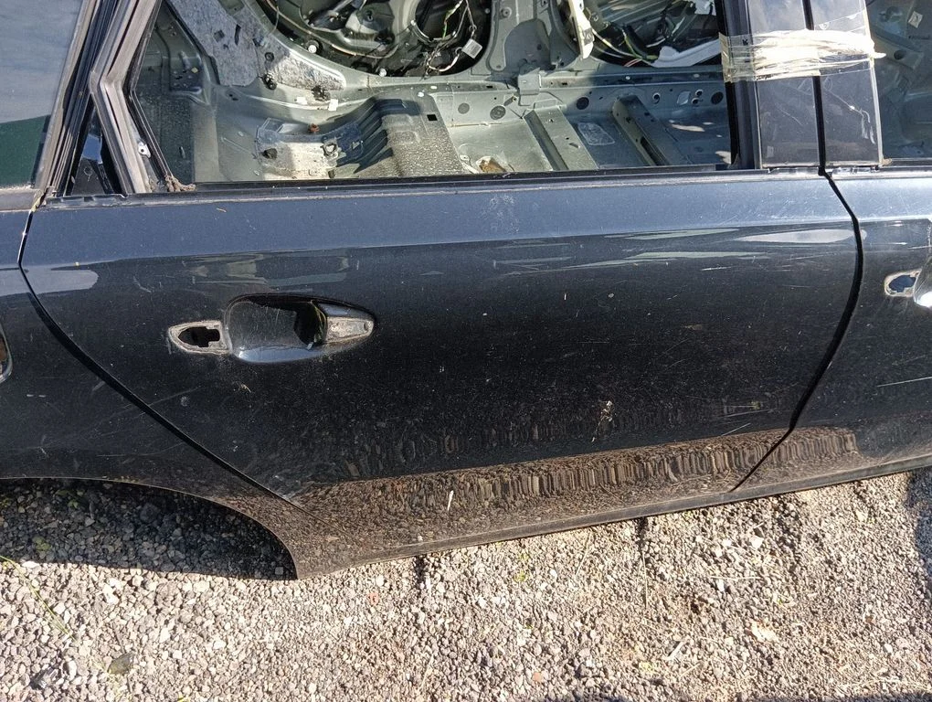 Rear door – right