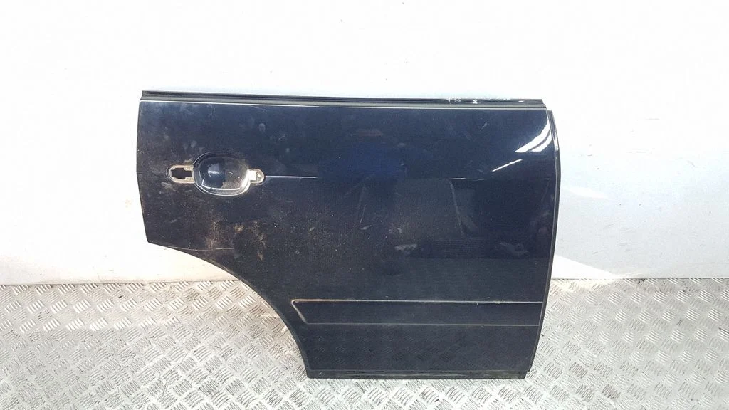 Rear door – rear right