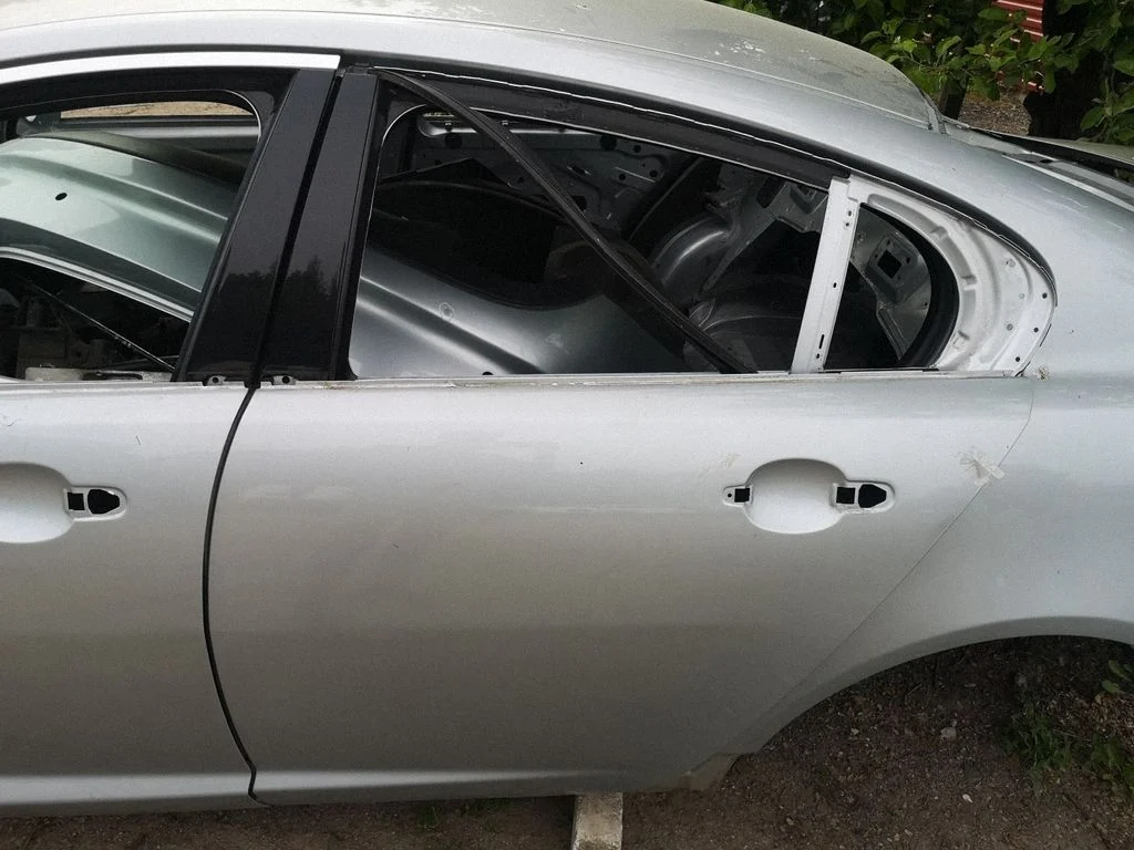 Rear door – left