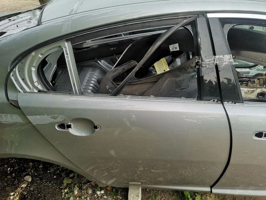 Rear door – right