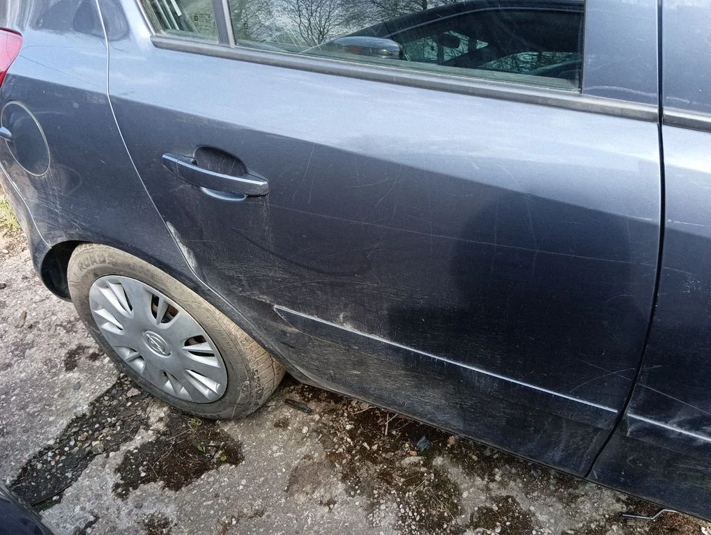 Rear door – right