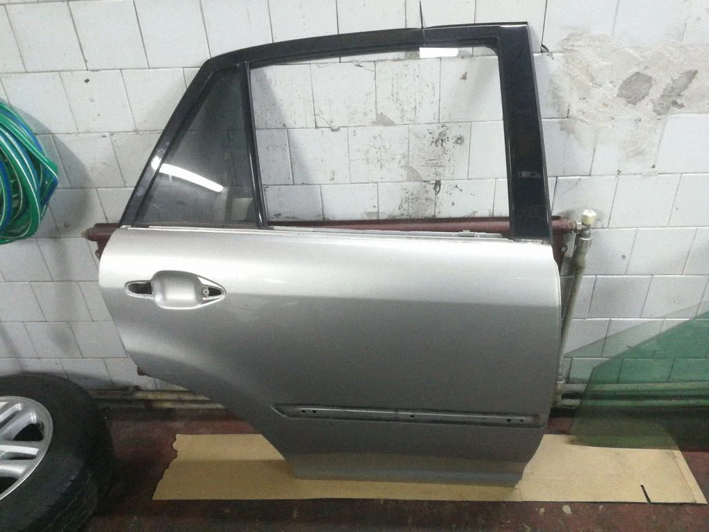 Rear door – right