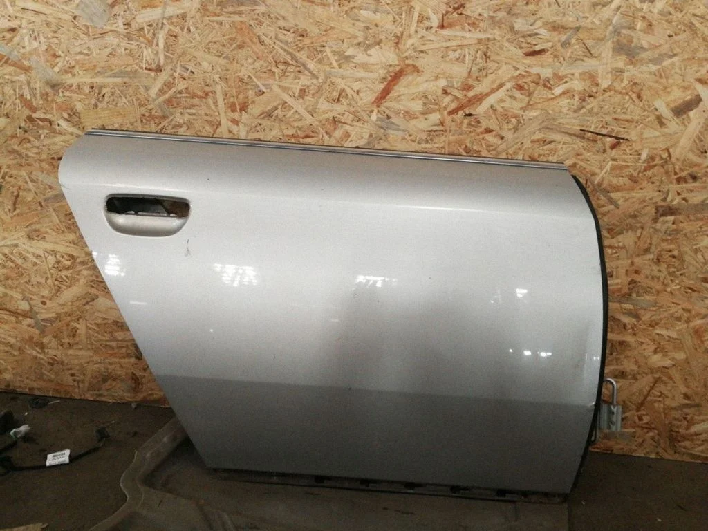 Rear door – right