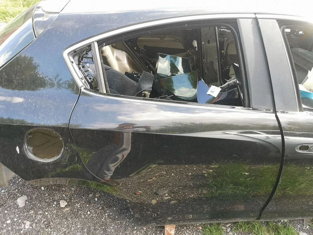 Rear door – right