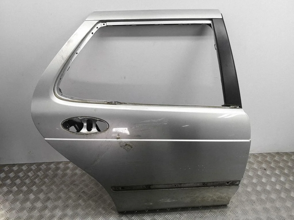 Rear door – right