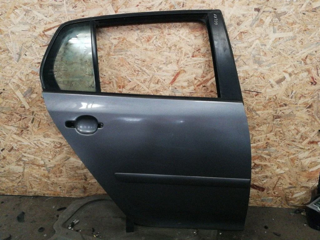 Rear door – right