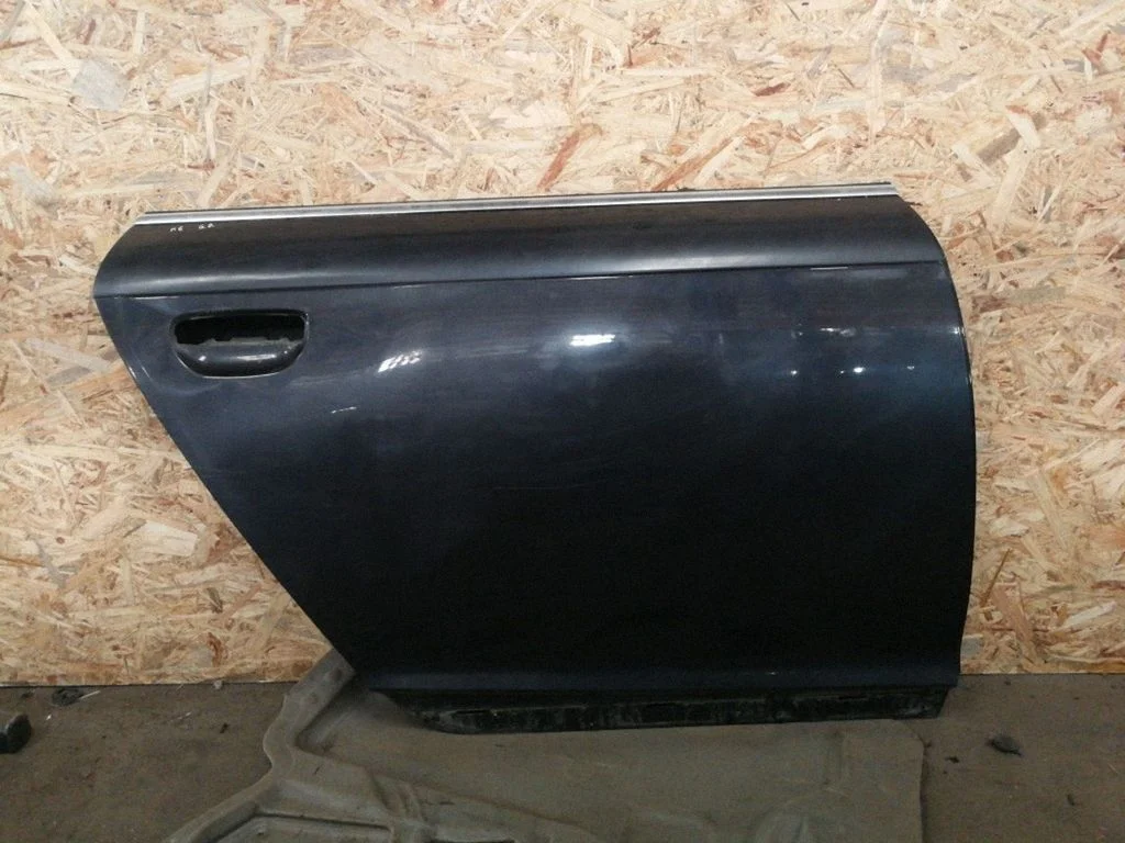 Rear door – right
