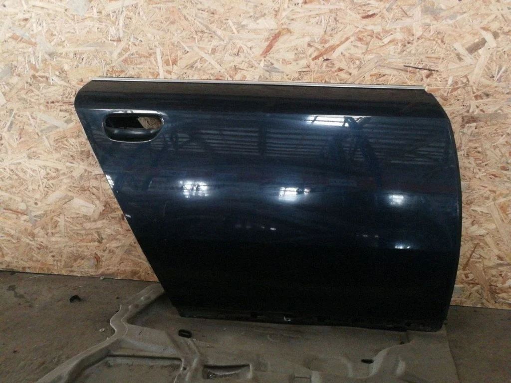 Rear door – right