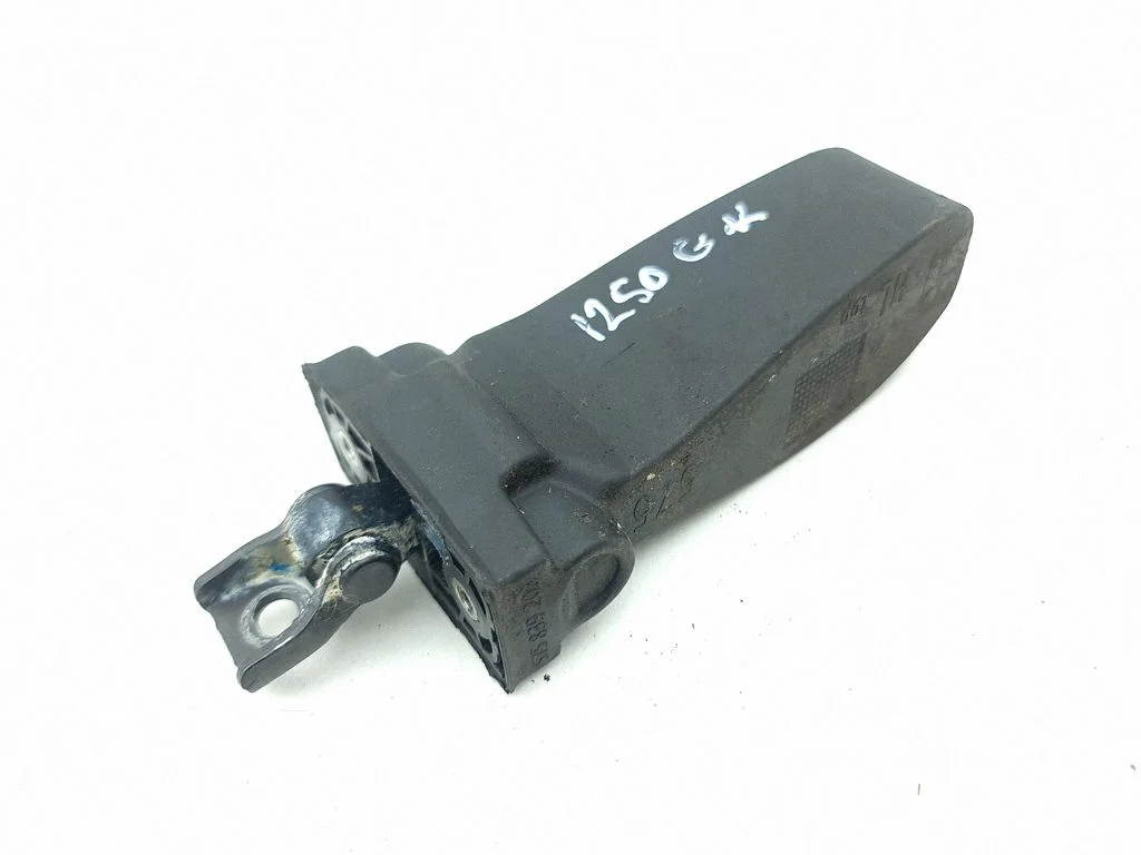 Rear door check strap stopper – Seat Ateca (2016-)