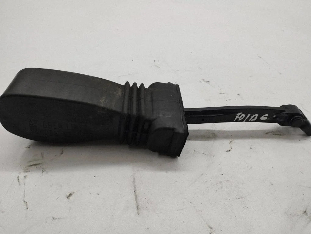 Aizmugurējo durvju atvēršanas ierobežotājs 8T8839267A