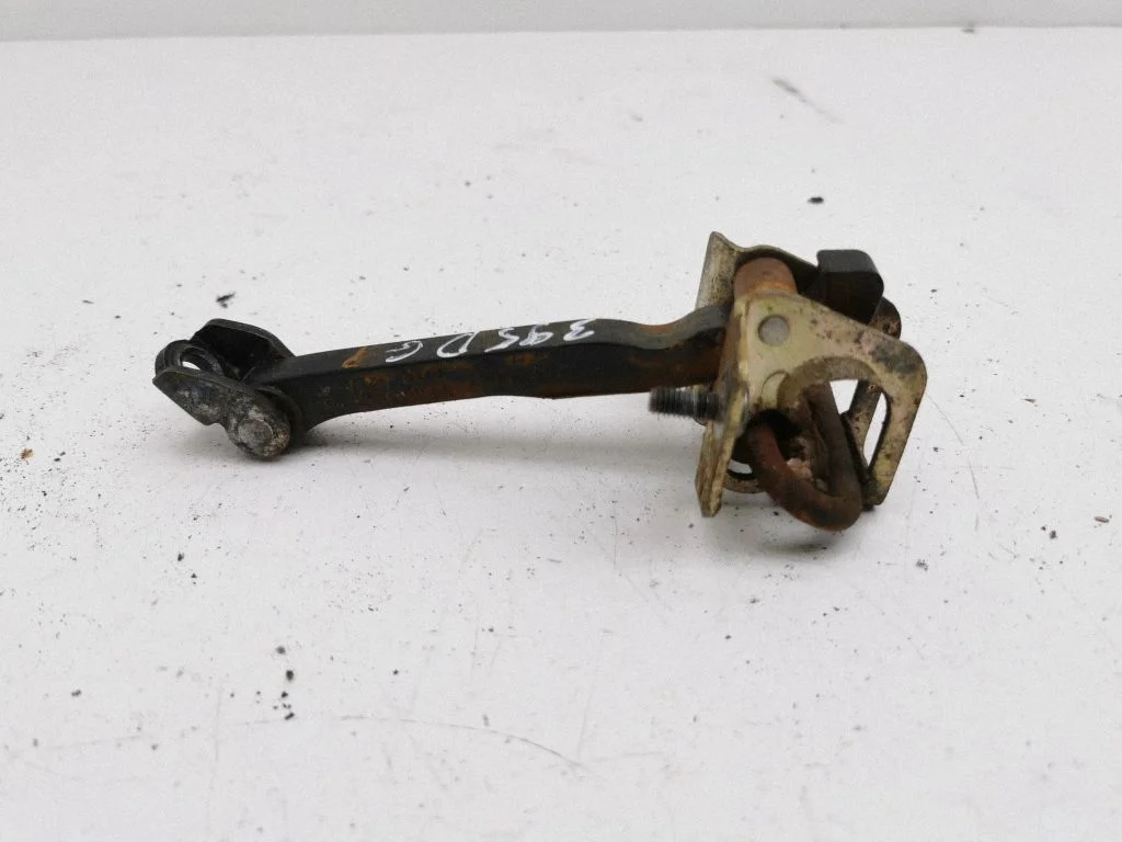 Rear door check strap stopper 8650061