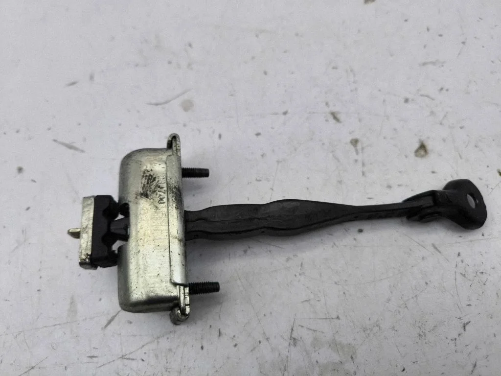 Rear door check strap stopper EM2BR27200AC