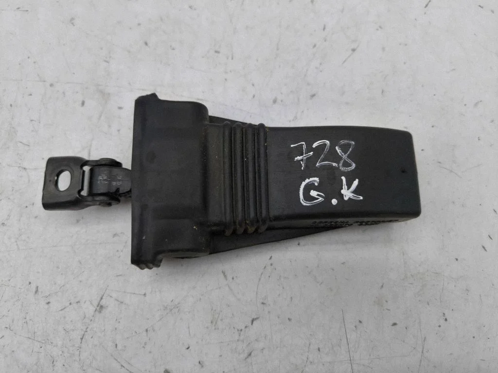 Aizmugurējo durvju atvēršanas ierobežotājs 82G839267