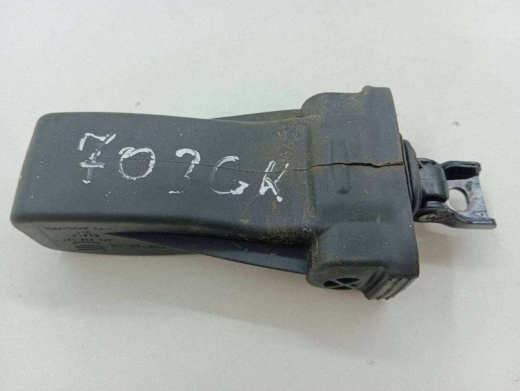 Rear door check strap stopper 6F0839267