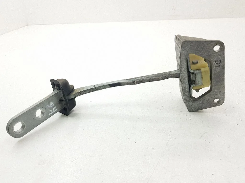 Rear door check strap stopper 1P870839249