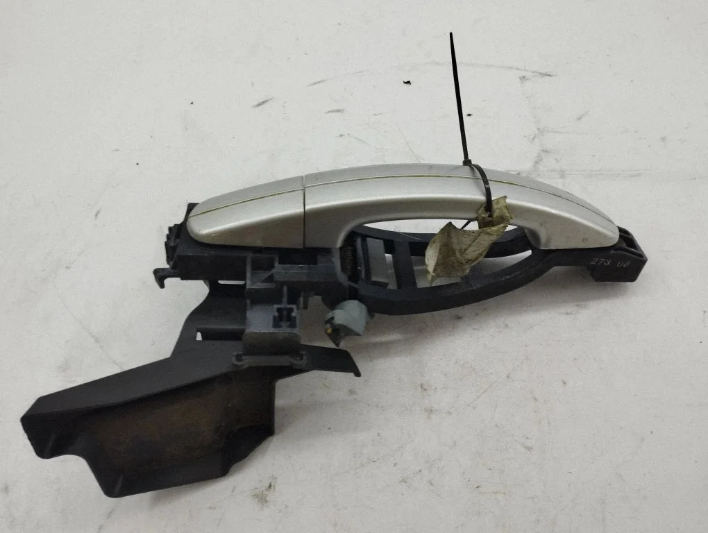 Tagaukse välimine käepide 4M51A266B23