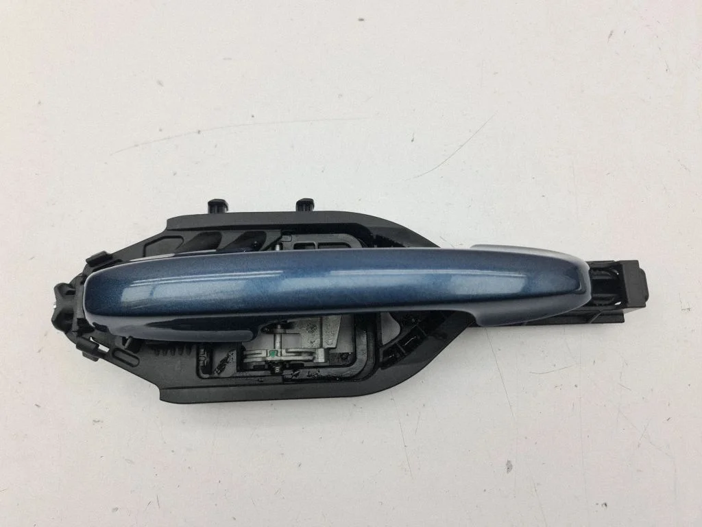 Tagaukse välimine käepide LJ6BS224A37EF
