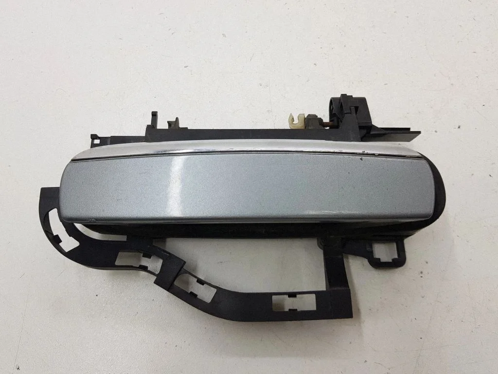 Klamka zewnętrzna drzwi tylnych 4F0837885