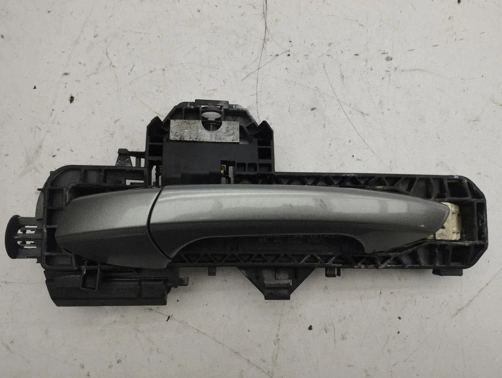 Tagaukse välimine käepide A2047600734