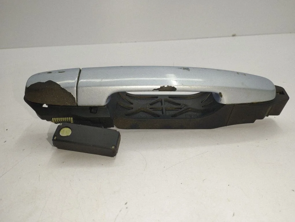 Rear door exterior handle – left