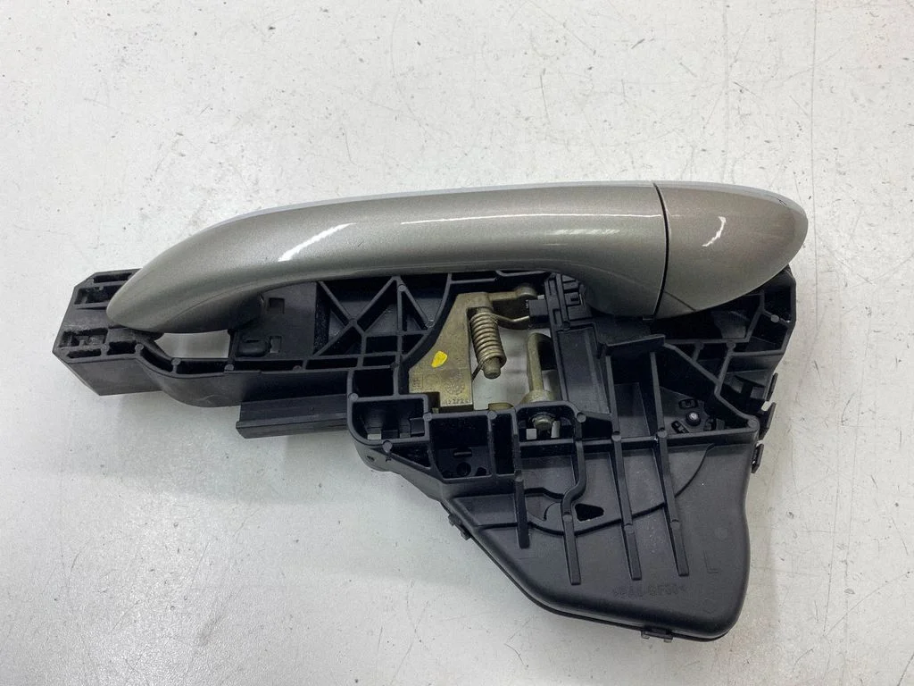 Tagaukse välimine käepide A1647600334