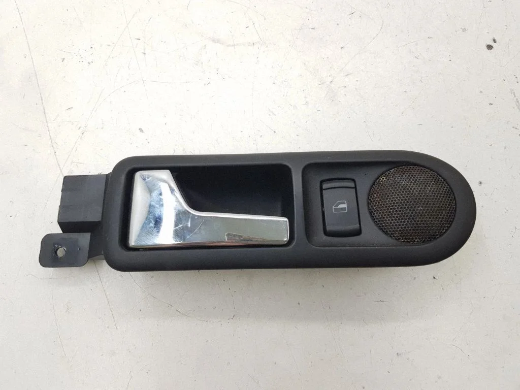 Rear door interior handle – Volkswagen Golf IV (1998-2005)