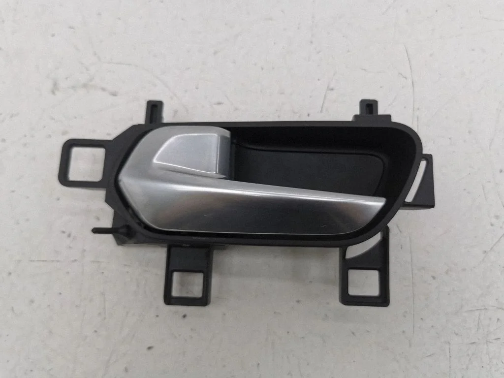Tagaukse sisemine käepide – Nissan Juke II F16 (2019-)