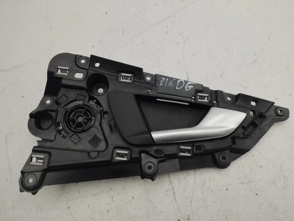Rear door interior handle 4G8839020