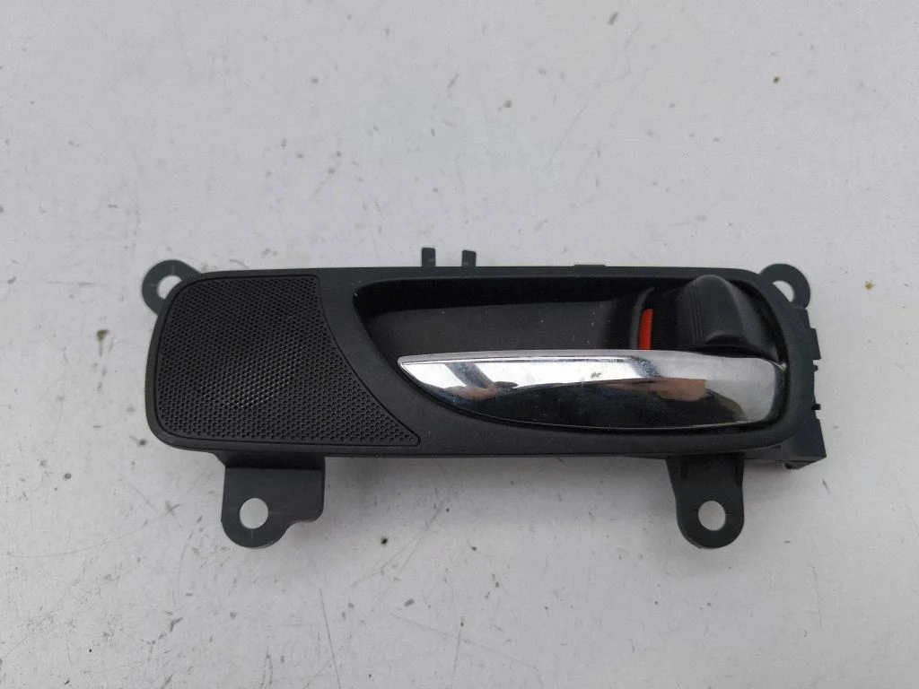 Tagaukse sisemine käepide – Lexus IS 220D-250-350 (2006-2013)